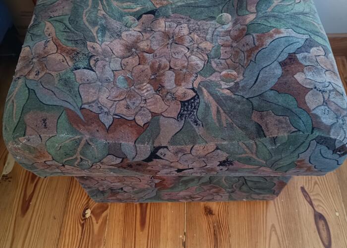 Grajewo ogłoszenia: Sprzedam 1 lub 2 pufy takie jak widoczna na zdjęciu.